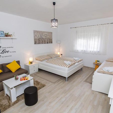 Gorgeous Home In Knin With Kitchen Kovacic Eksteriør bilde