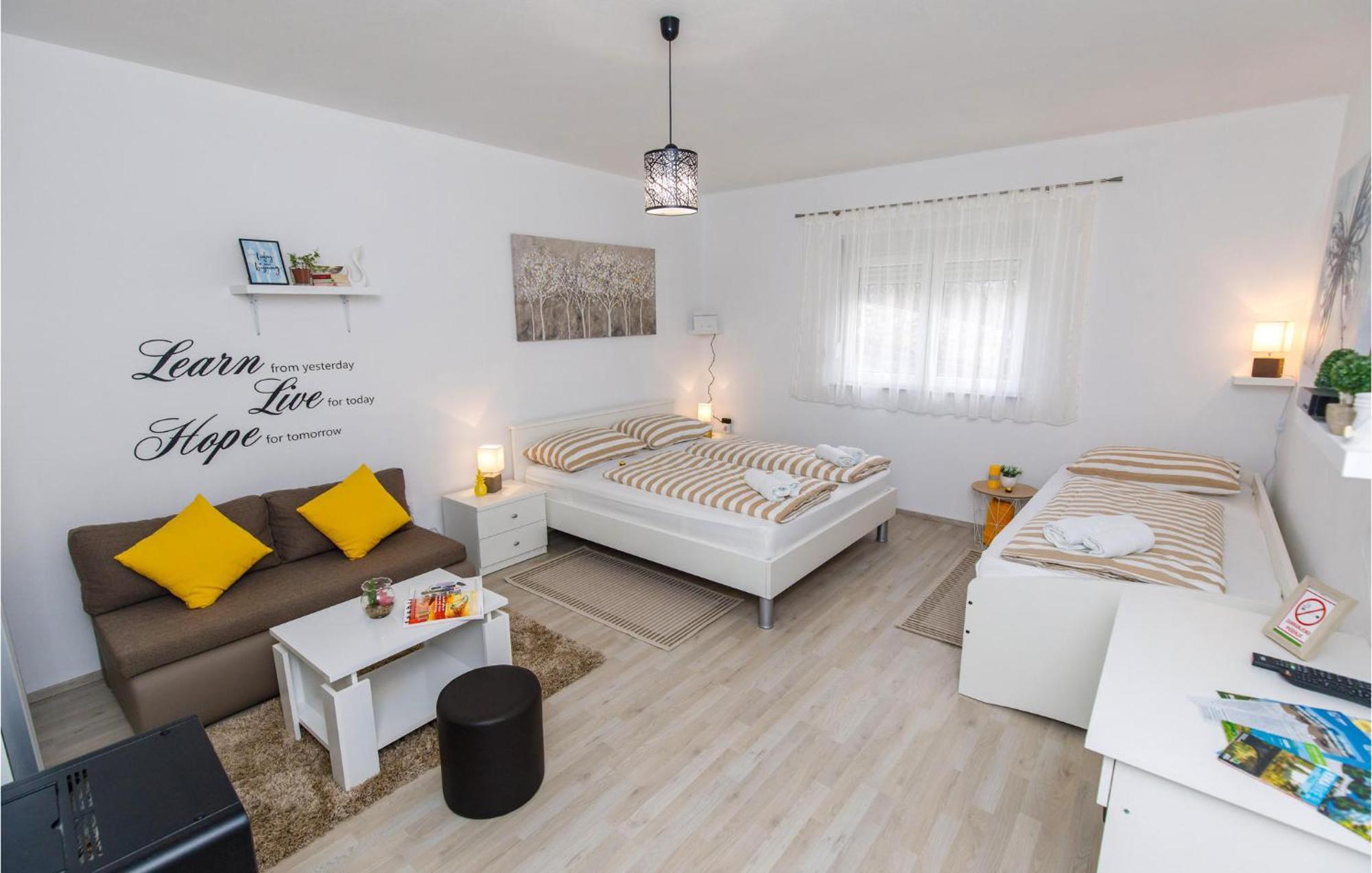 Gorgeous Home In Knin With Kitchen Kovacic Eksteriør bilde