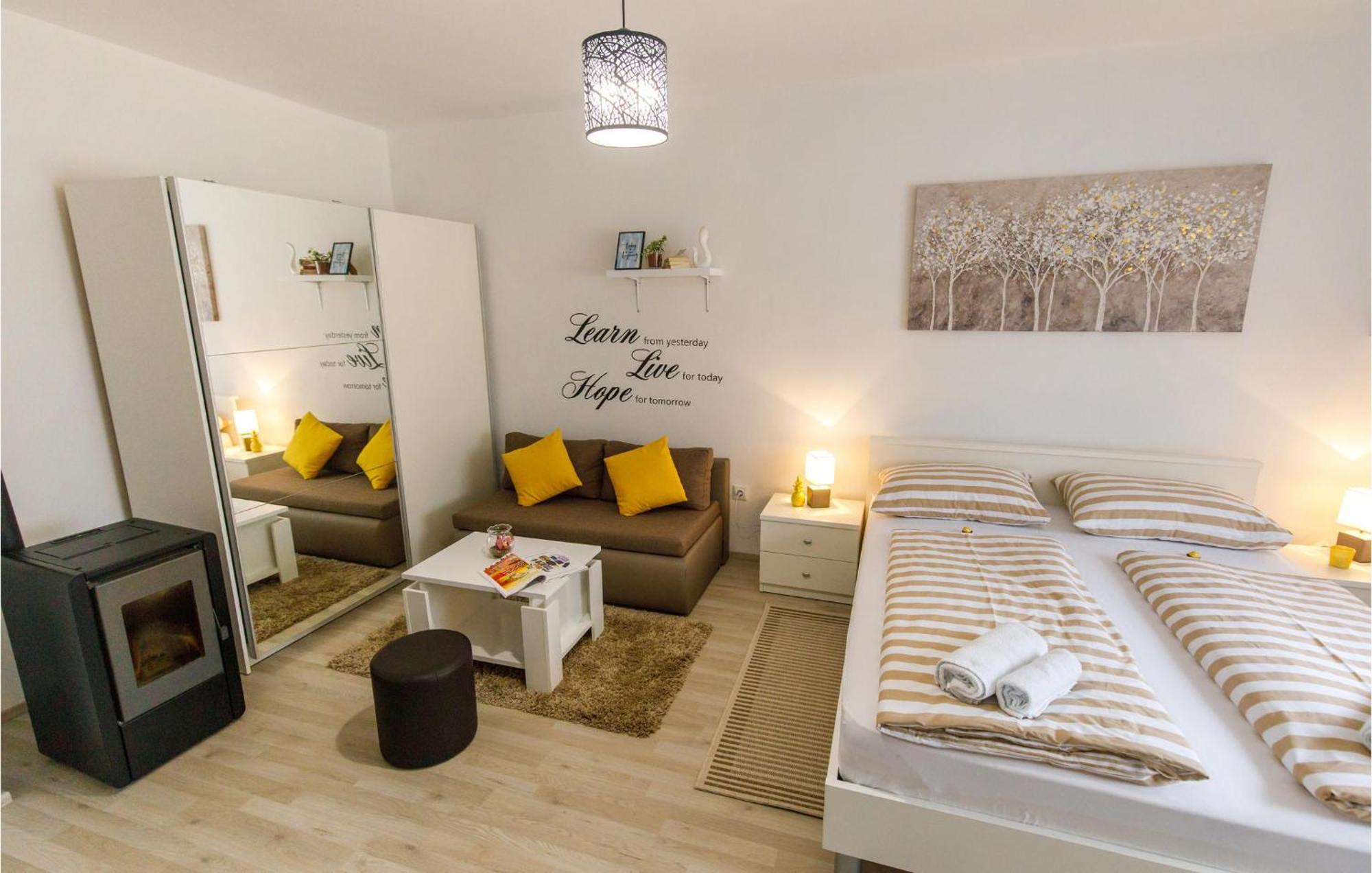 Gorgeous Home In Knin With Kitchen Kovacic Eksteriør bilde