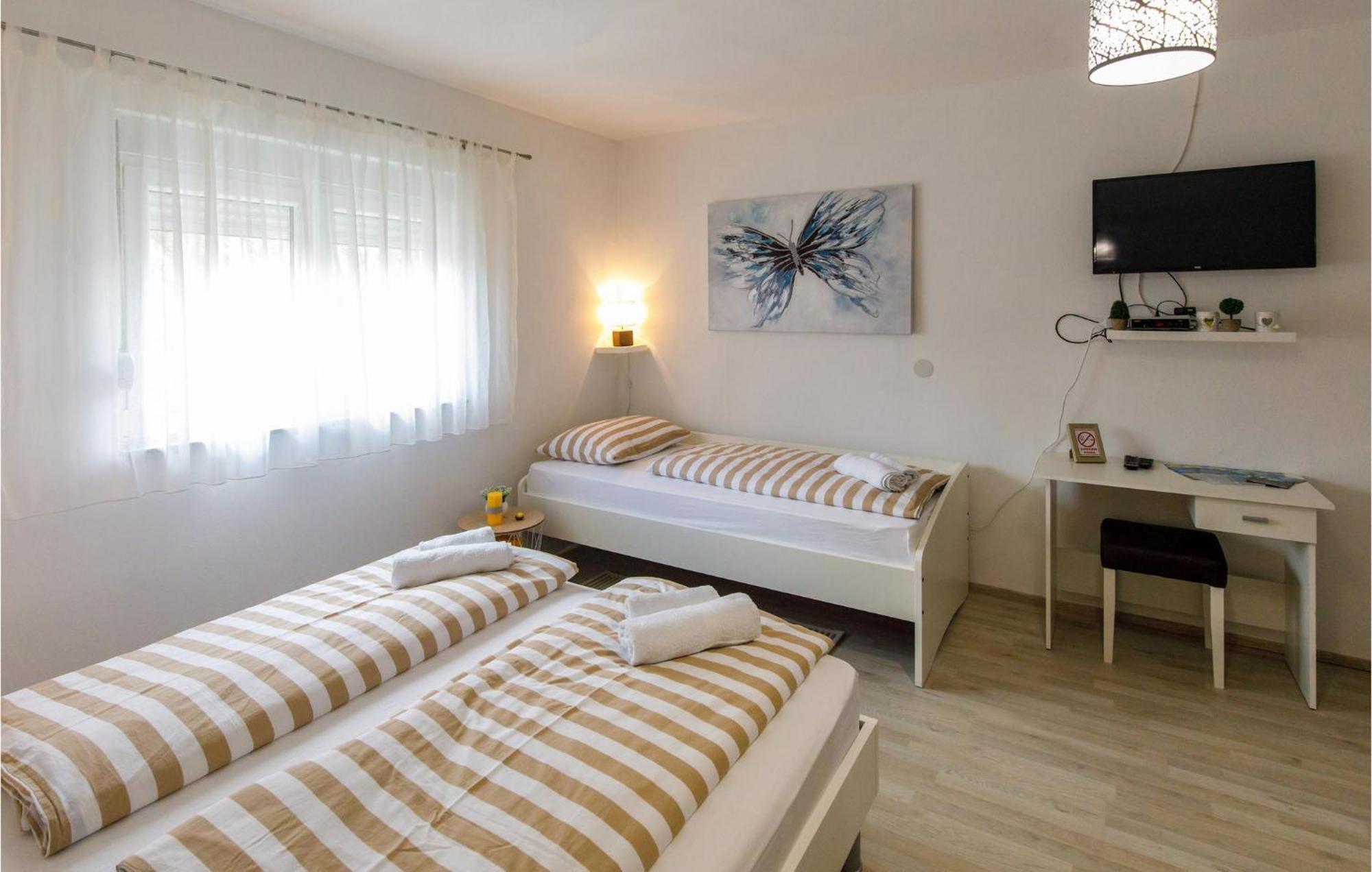 Gorgeous Home In Knin With Kitchen Kovacic Eksteriør bilde